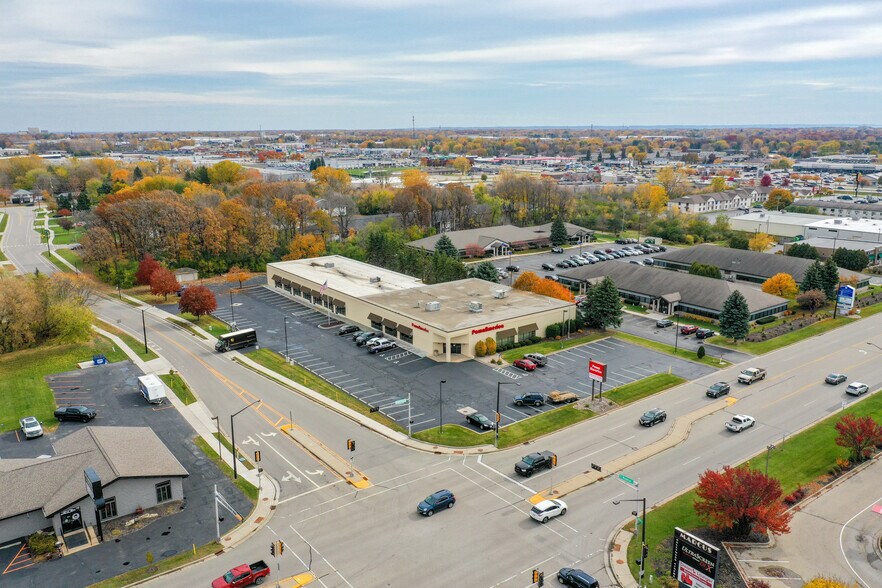 More Photos Of 500-520 N Westhill Blvd, Appleton Storefront Retail Office For Sale