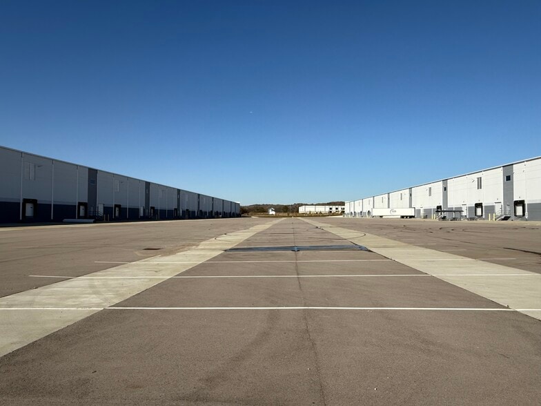 More Photos Of 825 Beechcroft Rd, Spring Hill Unknown For Lease