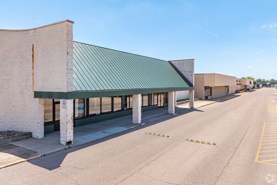 More Photos Of 2-20 Northpoint Dr, Streator General Retail For Sale