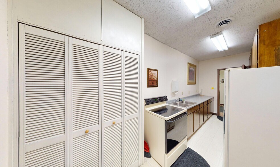 More Photos Of 324 E Washington Ave, Riverton Office For Sale