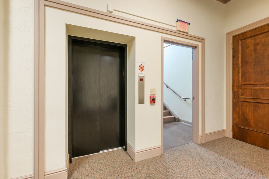 More Photos Of 820 Evergreen Ave, Pittsburgh Office For Lease