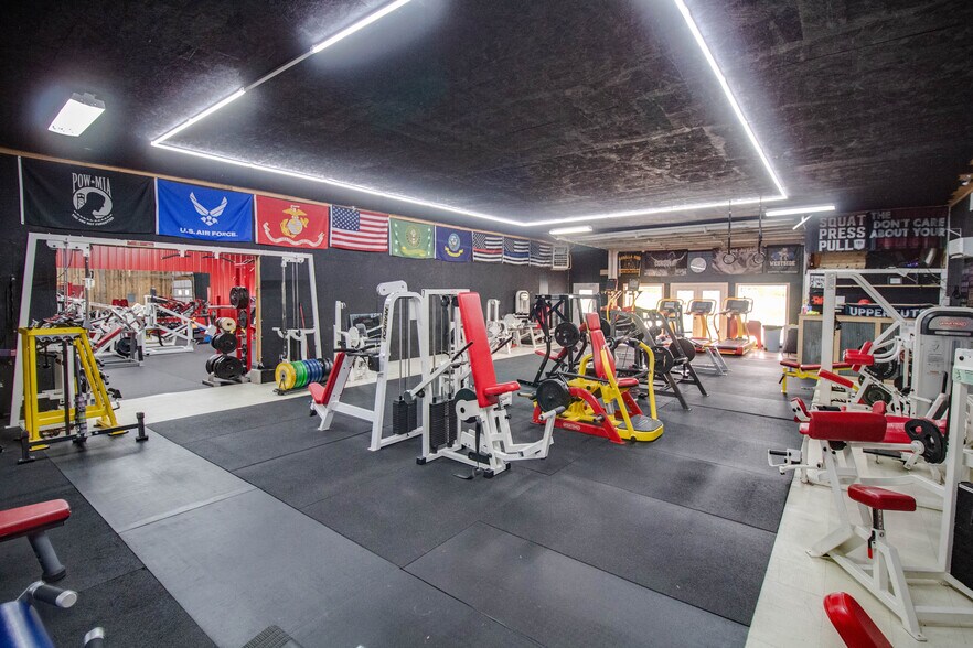 More Photos Of 405 Fulton St, White Hall Flex For Sale