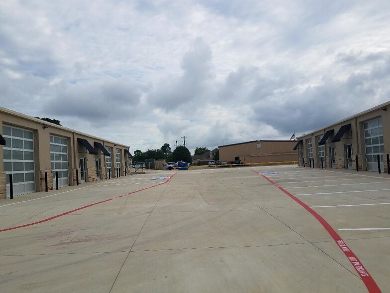 More Photos Of 811 Stonecrest Rd, Argyle Showroom For Lease