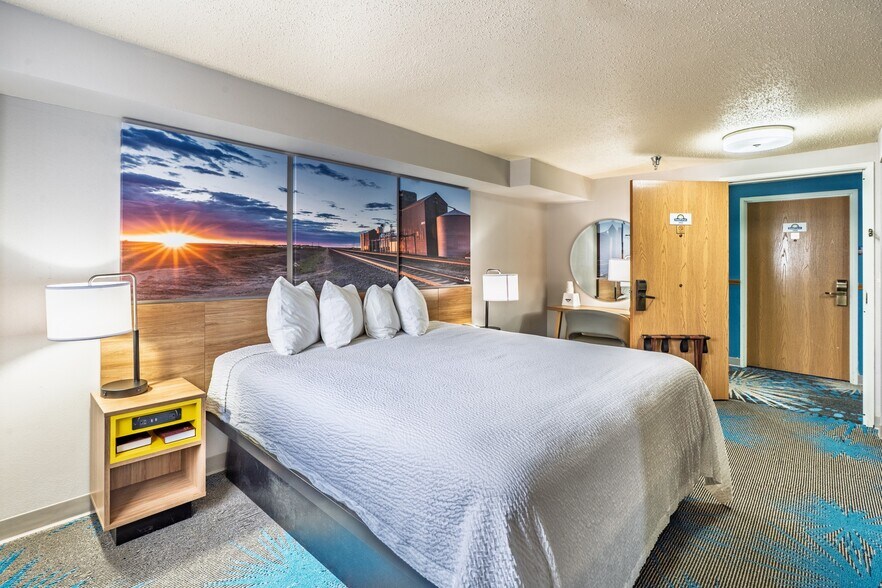 More Photos Of 519 Crook St, Custer Hotel For Sale