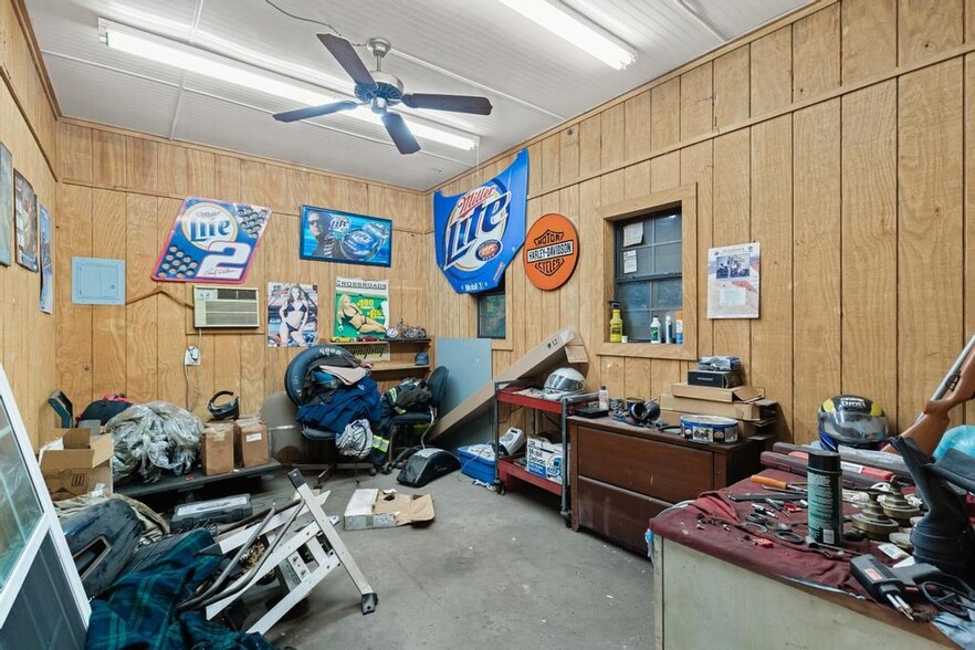 More Photos Of 15928 County Road 108, Hilliard Service For Sale