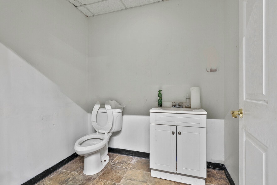 More Photos Of , Peachtree City Unknown For Sale