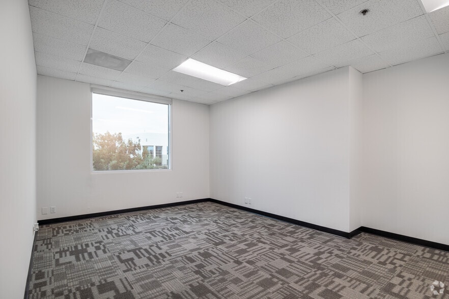 More Photos Of 1819 S Business Pky, Ontario Unknown For Lease