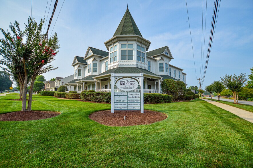 More Photos Of 21000 Torrence Chapel Rd, Cornelius Office Residential For Lease