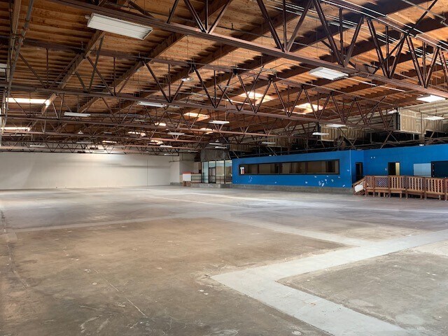 More Photos Of 165 Denny Way, El Cajon Showroom For Lease