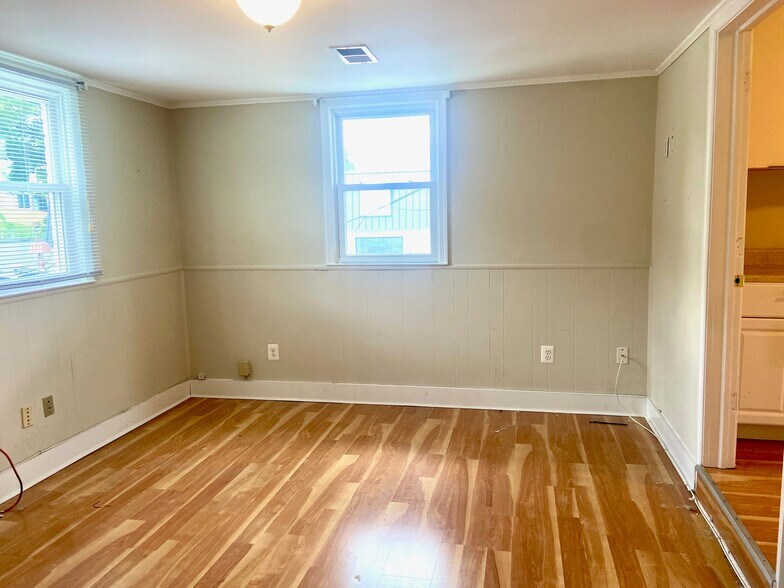 More Photos Of 145 Church St NW, Vienna General Retail For Lease