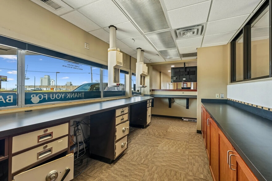 More Photos Of 700 E Memorial Rd, Oklahoma City Bank For Lease