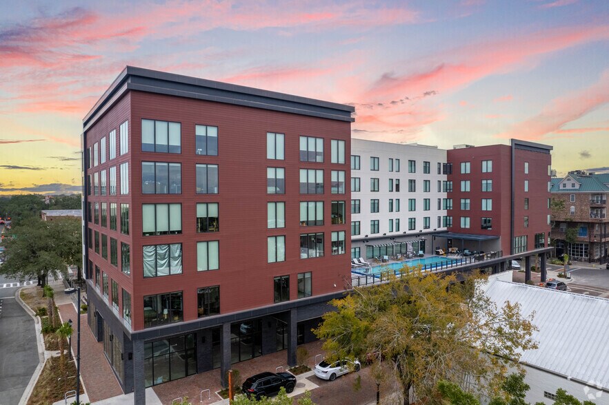 More Photos Of 212 SE 1st St, Gainesville Hotel For Lease