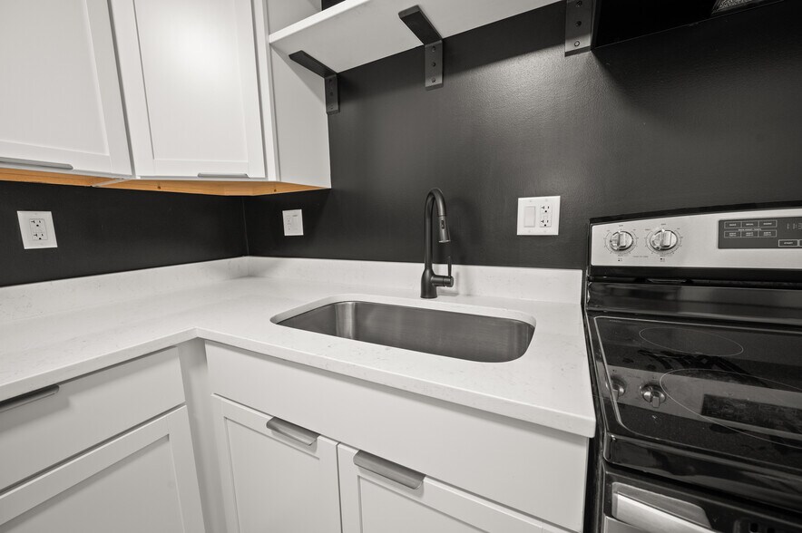 More Photos Of 1066 S Cross St, Sycamore Apartments For Sale