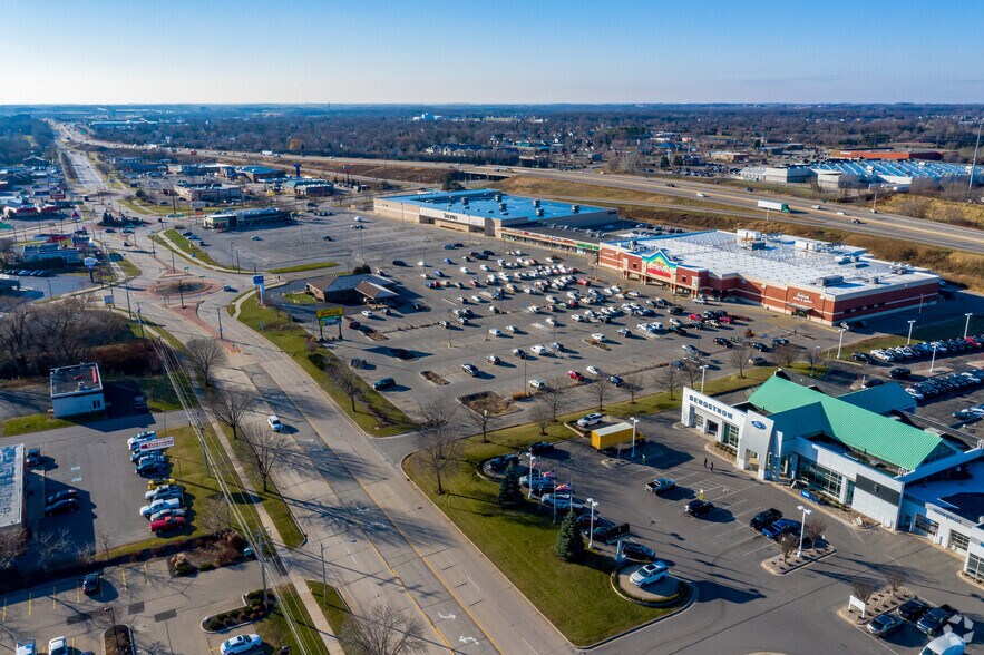 More Photos Of 699 S Green Bay Rd, Neenah Unknown For Lease