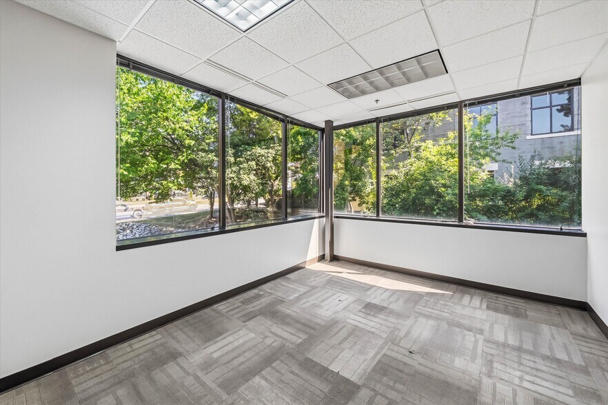 More Photos Of 601-611 N Barker Rd, Brookfield Office For Lease