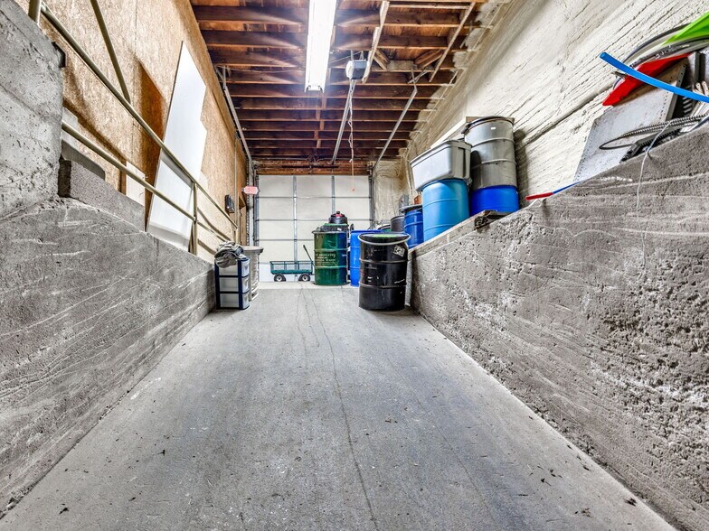 More Photos Of 212 W Main St, Shawnee Storefront Retail Office For Lease