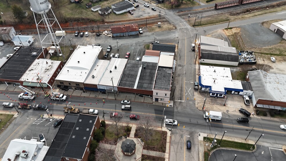 More Photos Of 106 E Main St, Rockwell Storefront Retail Office For Lease