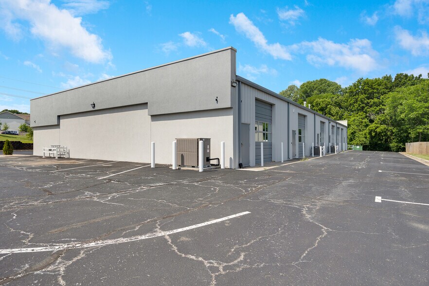 More Photos Of 307-313 SE AA Hwy, Blue Springs General Retail For Lease