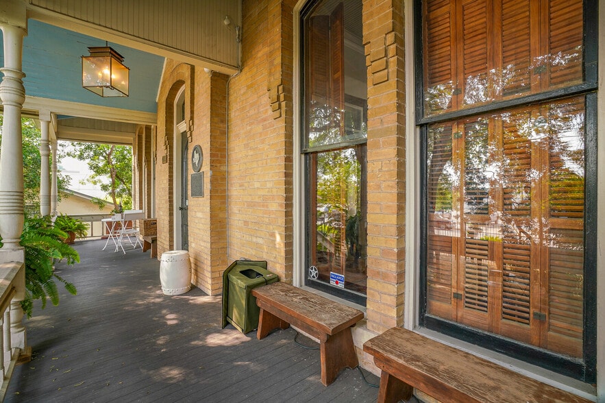 More Photos Of 411 6th St, San Antonio Office Residential For Lease
