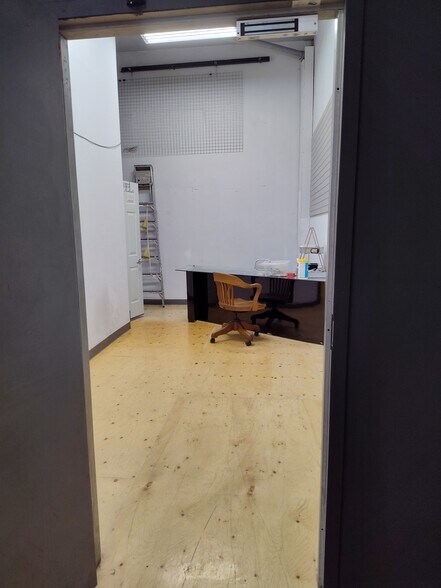 More Photos Of 474 Queen St W, Toronto Storefront Retail Office For Lease