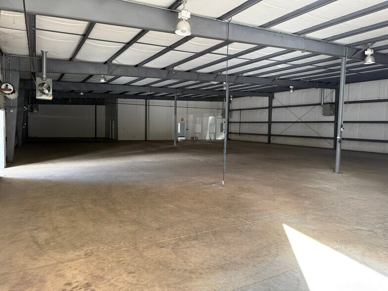 More Photos Of 8033 Airway Park Dr, Mobile Light Distribution For Lease