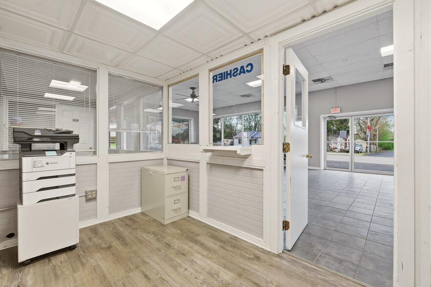 More Photos Of 702 Charles St, Galion Auto Dealership For Sale