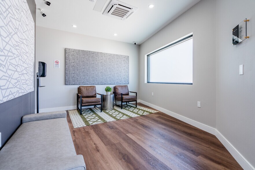 More Photos Of 10442 Burbank Blvd, North Hollywood Office For Sale