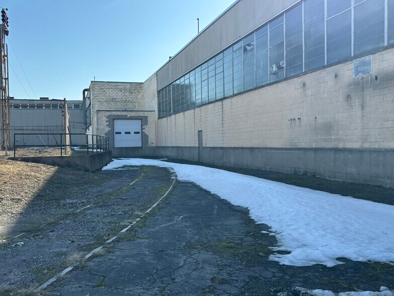 More Photos Of 2221 Niagara Falls Blvd, Wheatfield Township Warehouse For Lease