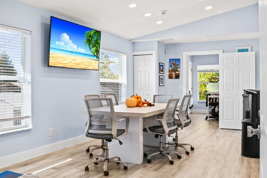 More Photos Of 4574 Pine Island Rd NW, Matlacha Office For Sale