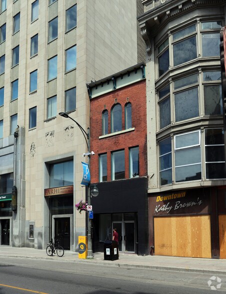 More Photos Of 226 Dundas St, London Storefront Retail Office For Lease