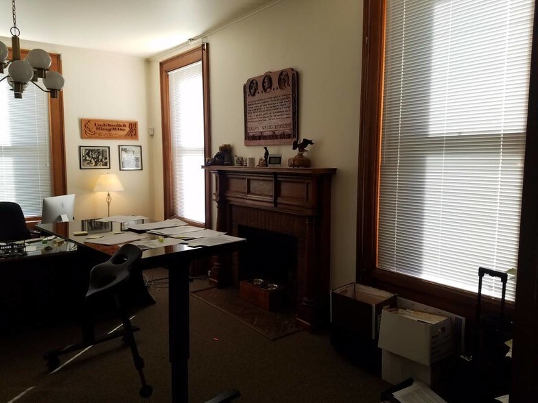 More Photos Of 51 Gillett St, Hartford Office Residential For Lease