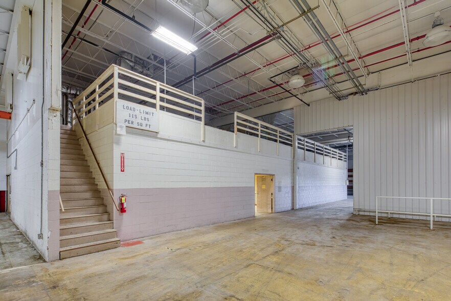 More Photos Of 400 Industrial Park Rd, Farmville Manufacturing For Lease