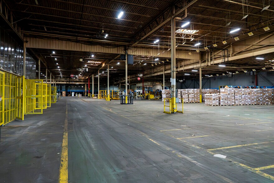 More Photos Of 9000 E Michigan Ave, Galesburg Manufacturing For Sale