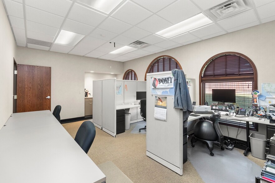 More Photos Of 33 Hiram St, Lake Orion Medical For Lease