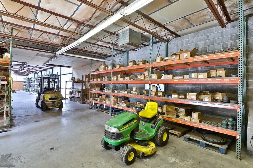 More Photos Of 411 E South 11th St, Abilene Warehouse For Lease