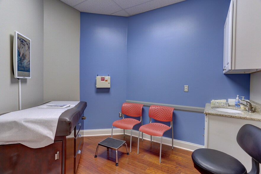 More Photos Of 95 S Main St, Memphis Storefront Retail Office For Lease