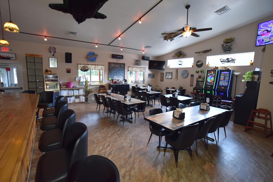 More Photos Of N7625 Parkway Rd, Crivitz Restaurant For Sale