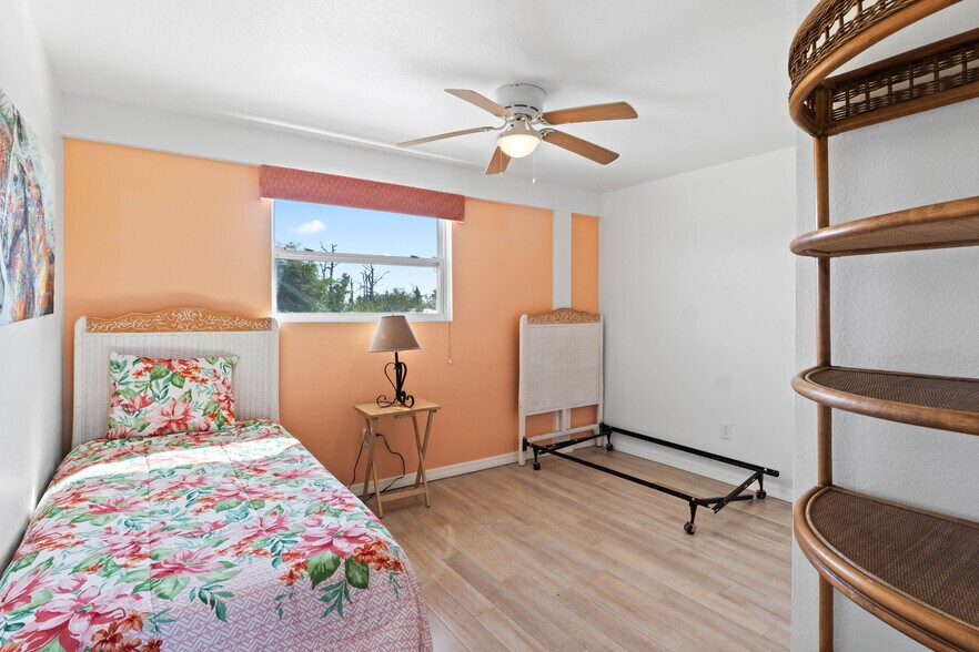 More Photos Of 6050 Stringfellow Rd, Saint James City Land For Sale