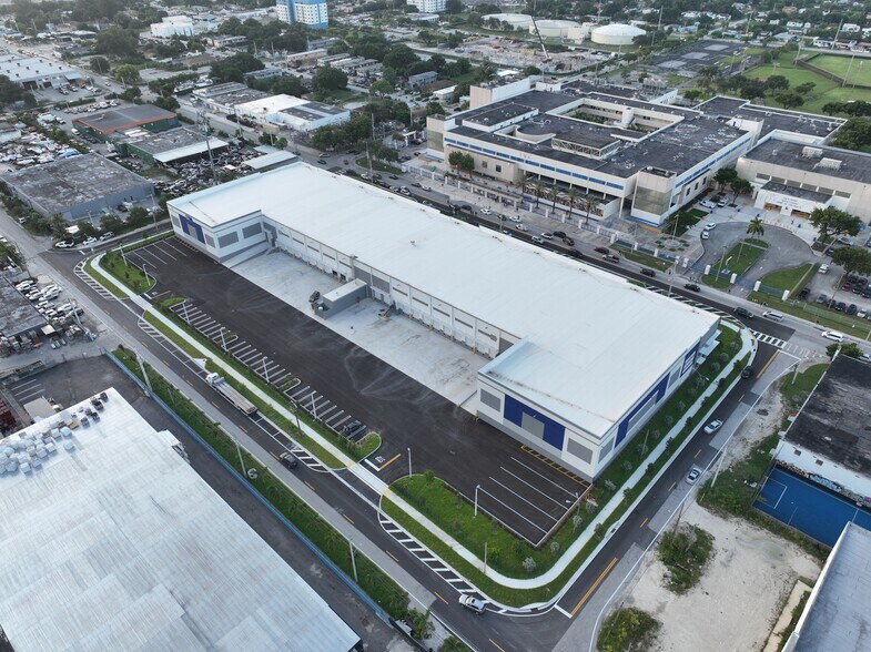 More Photos Of 1010 NW 72nd St, Miami Warehouse For Lease