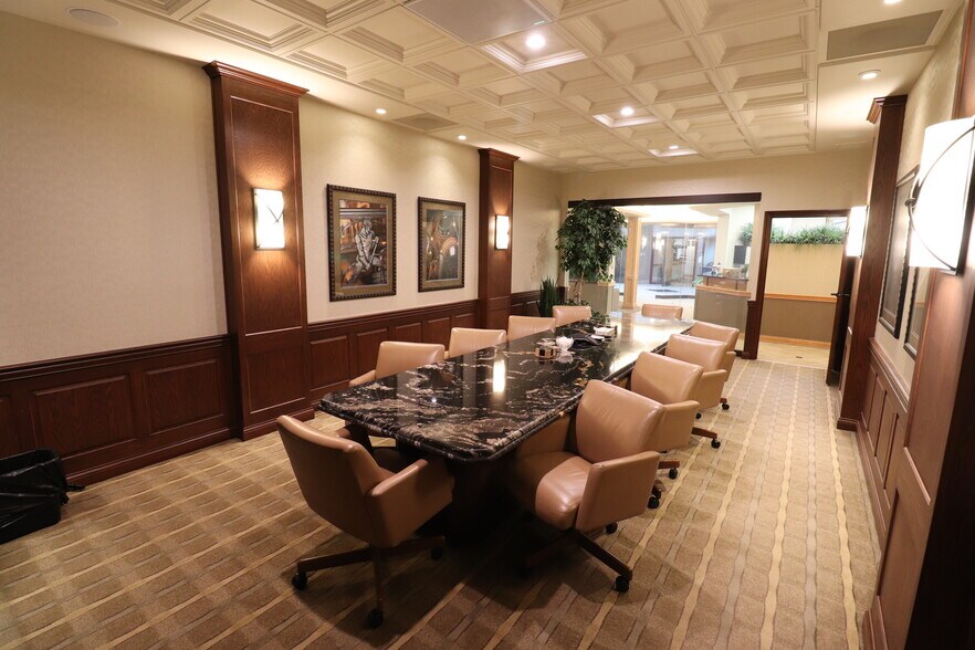 More Photos Of 9009 Coldwater Rd, Fort Wayne Unknown For Lease