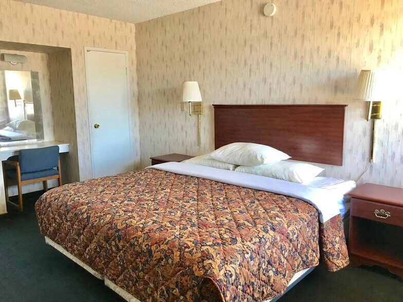 More Photos Of 1214 E Route 66 Blvd, Tucumcari Hotel For Sale