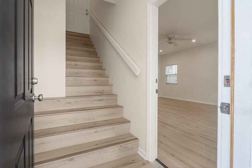 More Photos Of 1271 S Sycamore Ave, Los Angeles Apartments For Sale