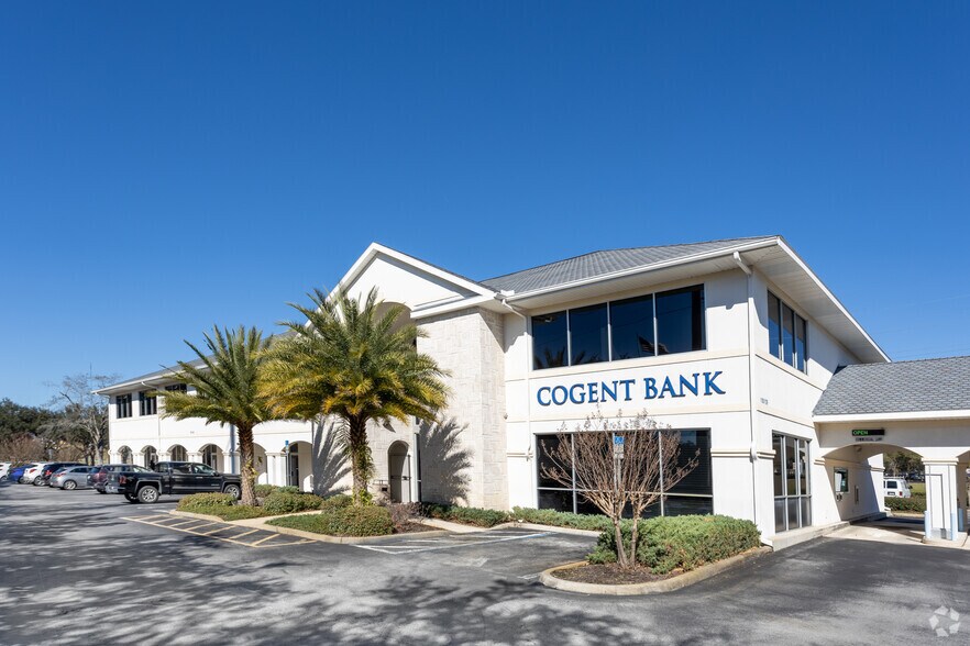 More Photos Of 1105-1129 Saxon Blvd, Orange City Office For Sale