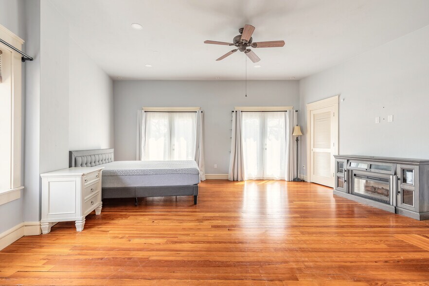 More Photos Of 1112 Riverside Dr, Holly Hill Storefront Retail Office For Sale