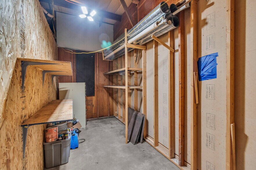 More Photos Of 700 Waters St, Carrollton Freestanding For Sale