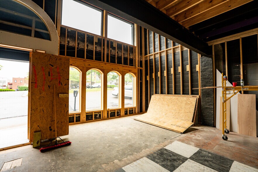 More Photos Of 114 Public Sq, Clarksville Storefront For Lease