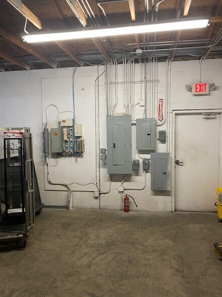 More Photos Of 240 SE Interstate Ct, Palm Bay Warehouse For Sale