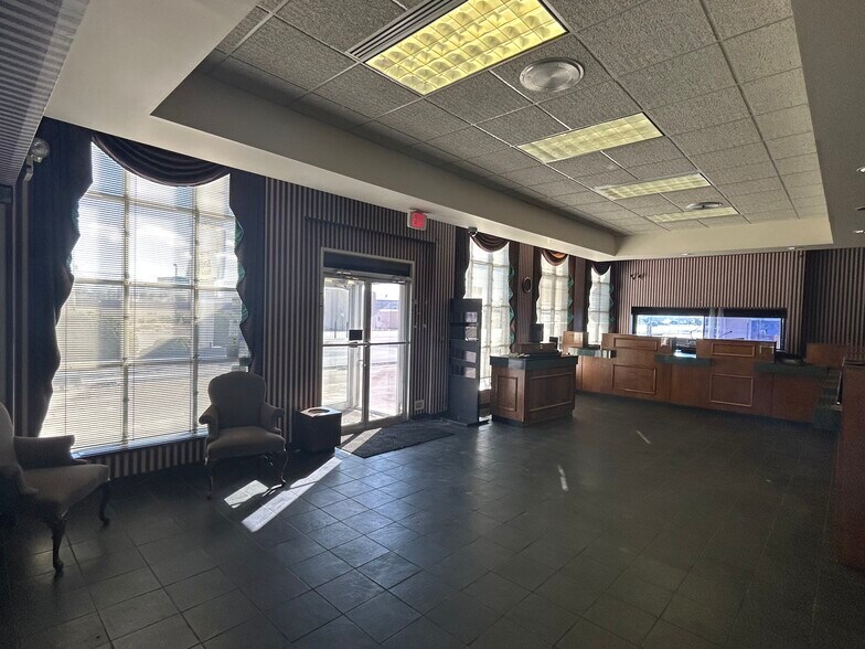 More Photos Of 2230 N Fares Ave, Evansville Freestanding For Lease
