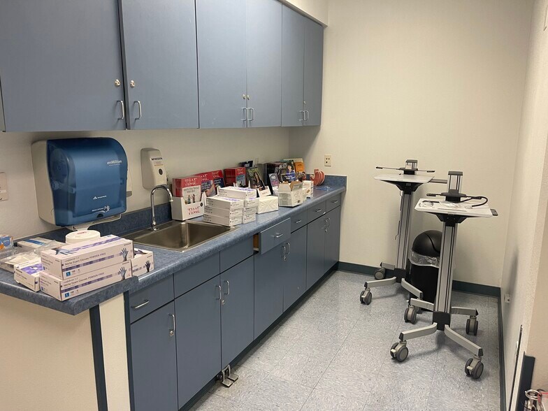 More Photos Of 1753 W Avenue J, Lancaster Medical For Lease