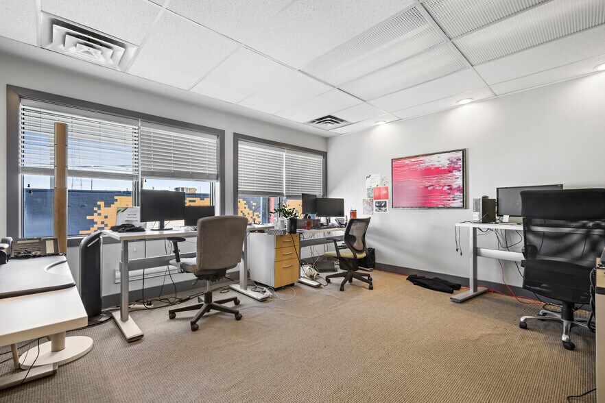 More Photos Of 1909 10th Ave SW, Calgary Office For Sale